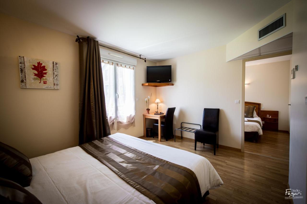 Hotel Le Lion D'Or Сен-Женье-д'Оль Номер фото