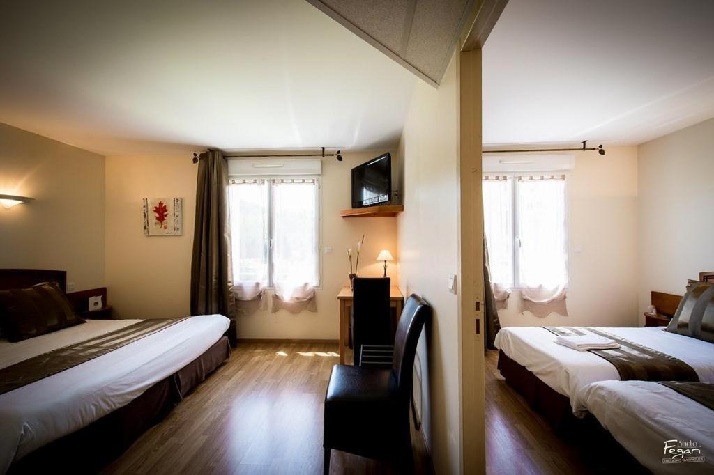 Hotel Le Lion D'Or Сен-Женье-д'Оль Номер фото